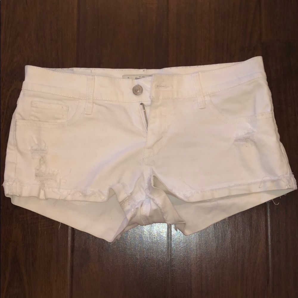 white denim abercrombie shorts